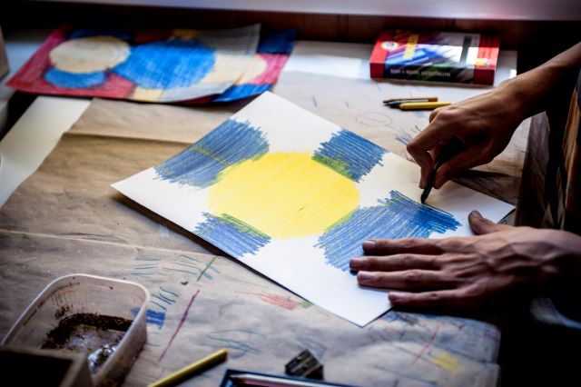 A művészet ablakot nyit az autizmussal élők világára - interjú az Autistic Art ügyvezetőjével